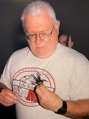 Man pulls tarantula off his shirt