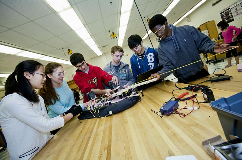 studeents building hovercraft